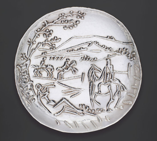 18 - Colpo di martello per Bonhams che presenta i piatti d'argento scolpiti da Pablo Picasso