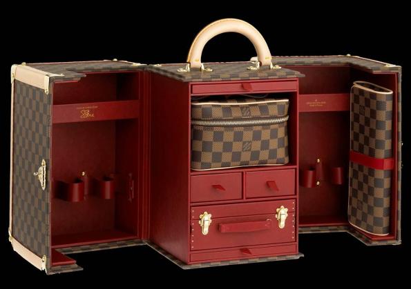 32 - Dorotheum incanta l’edizione limitata di Louis Vuitton Vanity Case disegnata da Sharon Stone