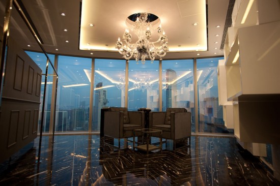 PHILIPP-PLEIN-Showroom-Hong-Kong-2-550x366
