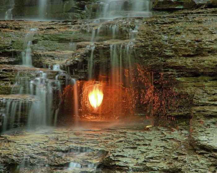 Eternal Flame Waterfall, mistero naturale nello stato di New York